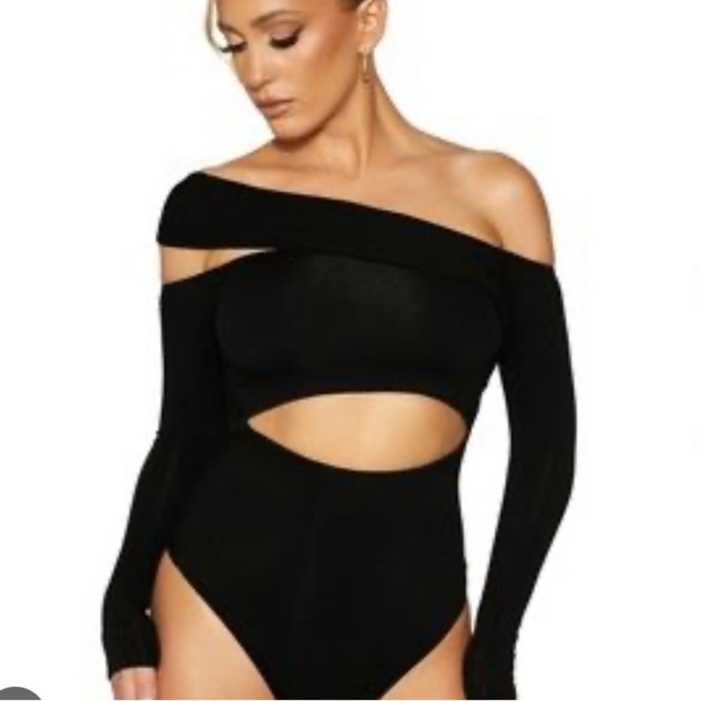 naked wardrobe EXTRA COLD SHOULDER BODYSUIT size small.